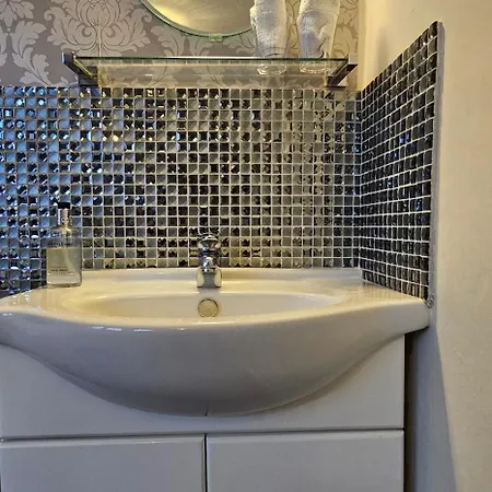Ellerbrook House 4*
