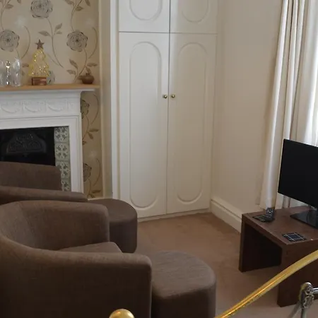 Ellerbrook House 4*