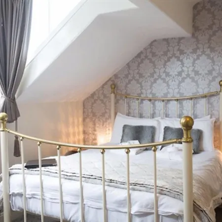 Ellerbrook House Guest house 4*
